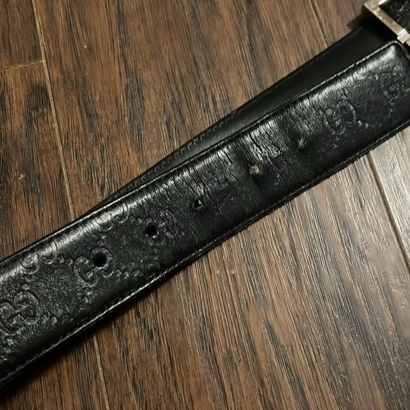 Gucci Embossed Logo Belt - Picture 5 of 6